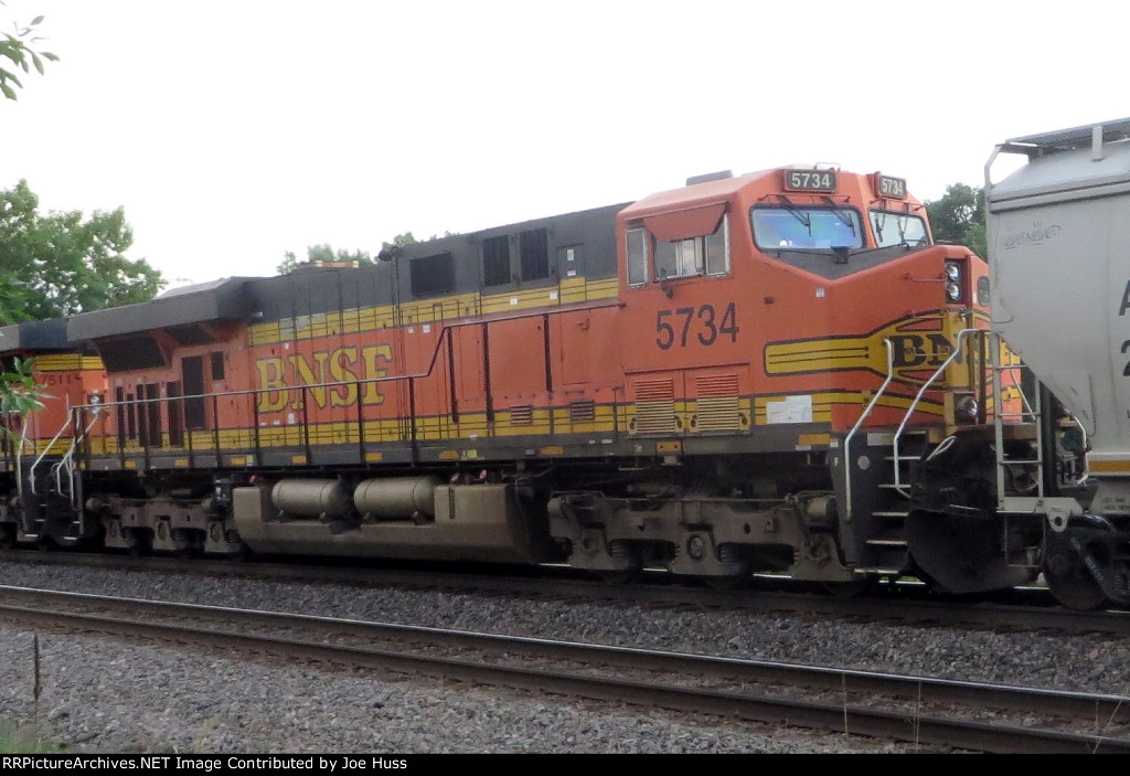 BNSF 5734